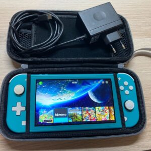Switch Lite 128 GB (Chip-aktiviert) + Ladegerät + Hülle